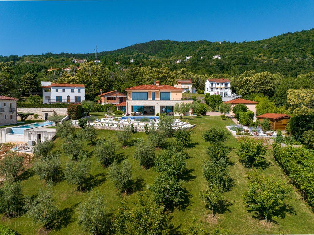 Luxury vacation villa Alpeza