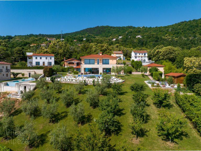 Luxury vacation villa Alpeza