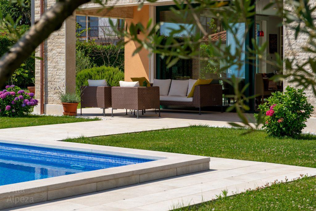 Luxury vacation villa Alpeza