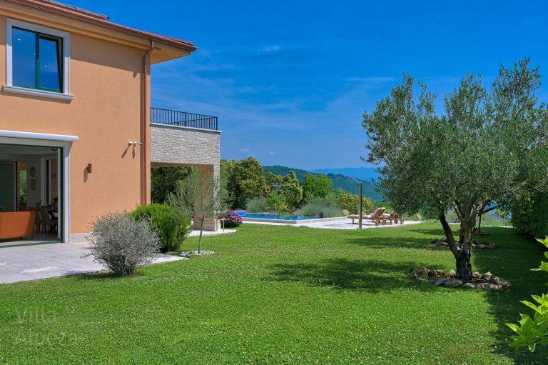 Villa Alpeza - 2800 sq/ft house, 40000 sq/ft of tended house yard with beautiful olive trees and numerous Mediterranean plants and flowers